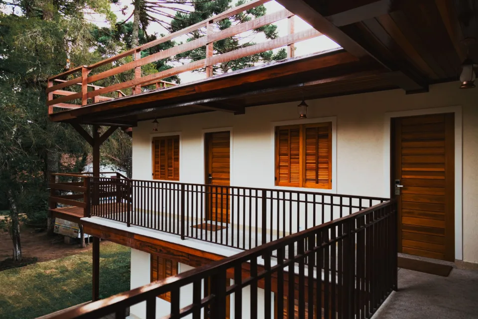 Sân và chỗ để xe